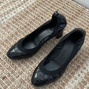Authentic shoes from Chanel, patent leather, 1 inch heels. Very good condition.